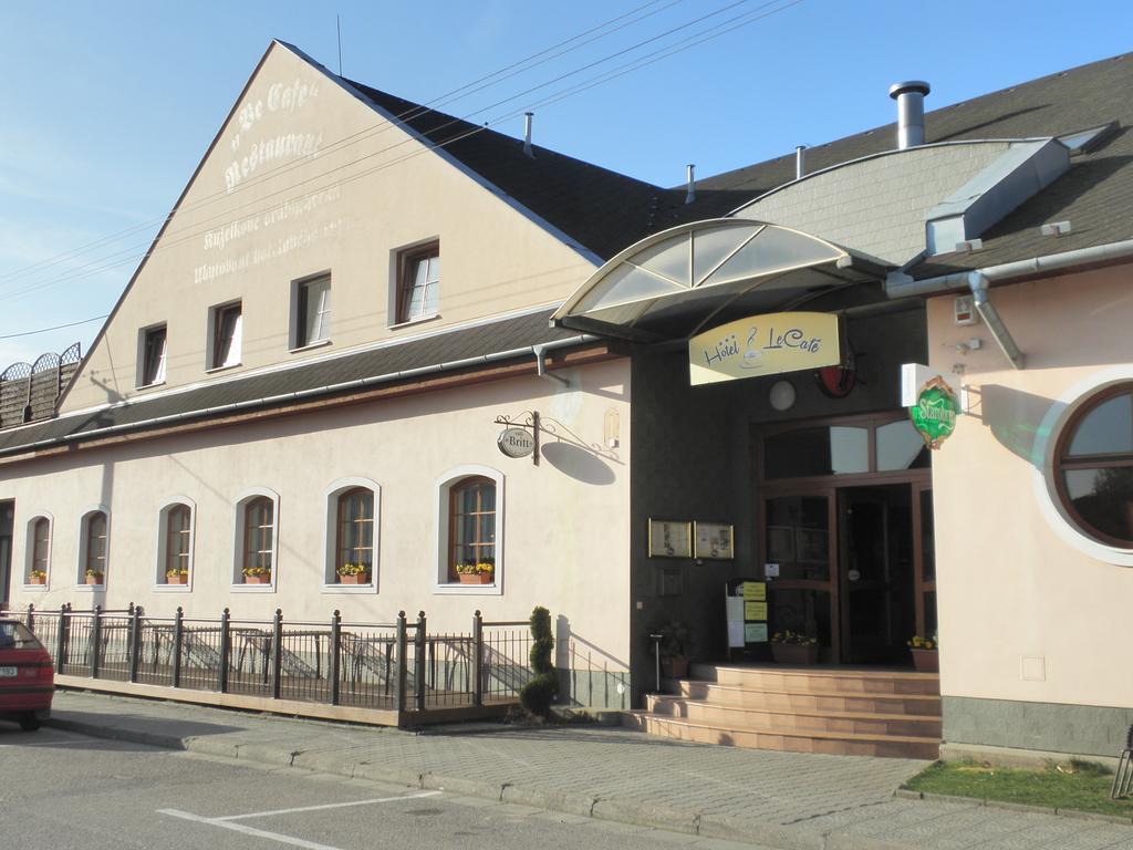Hotel Le Cafe Pohorelice  Exterior photo