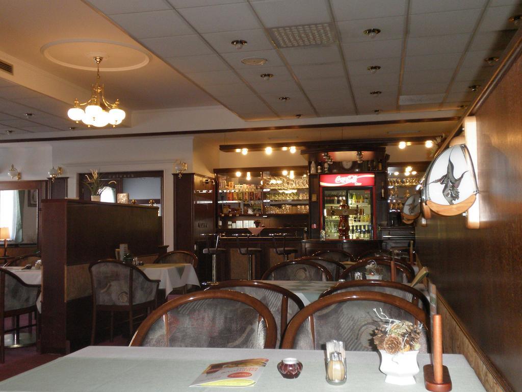 Hotel Le Cafe Pohorelice  Exterior photo