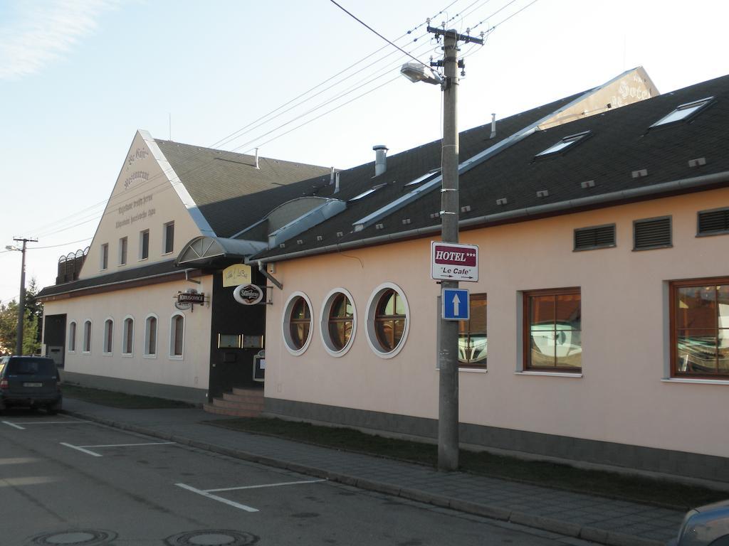 Hotel Le Cafe Pohorelice  Exterior photo