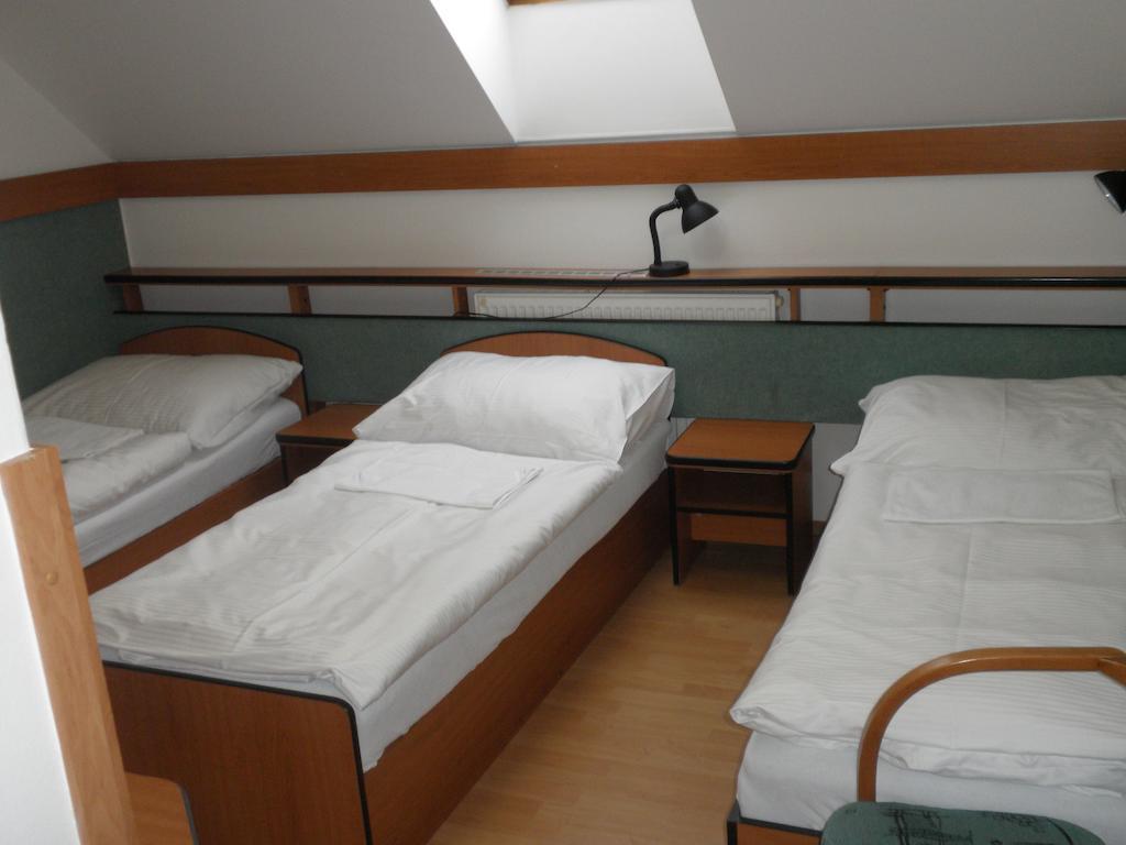 Hotel Le Cafe Pohorelice  Room photo